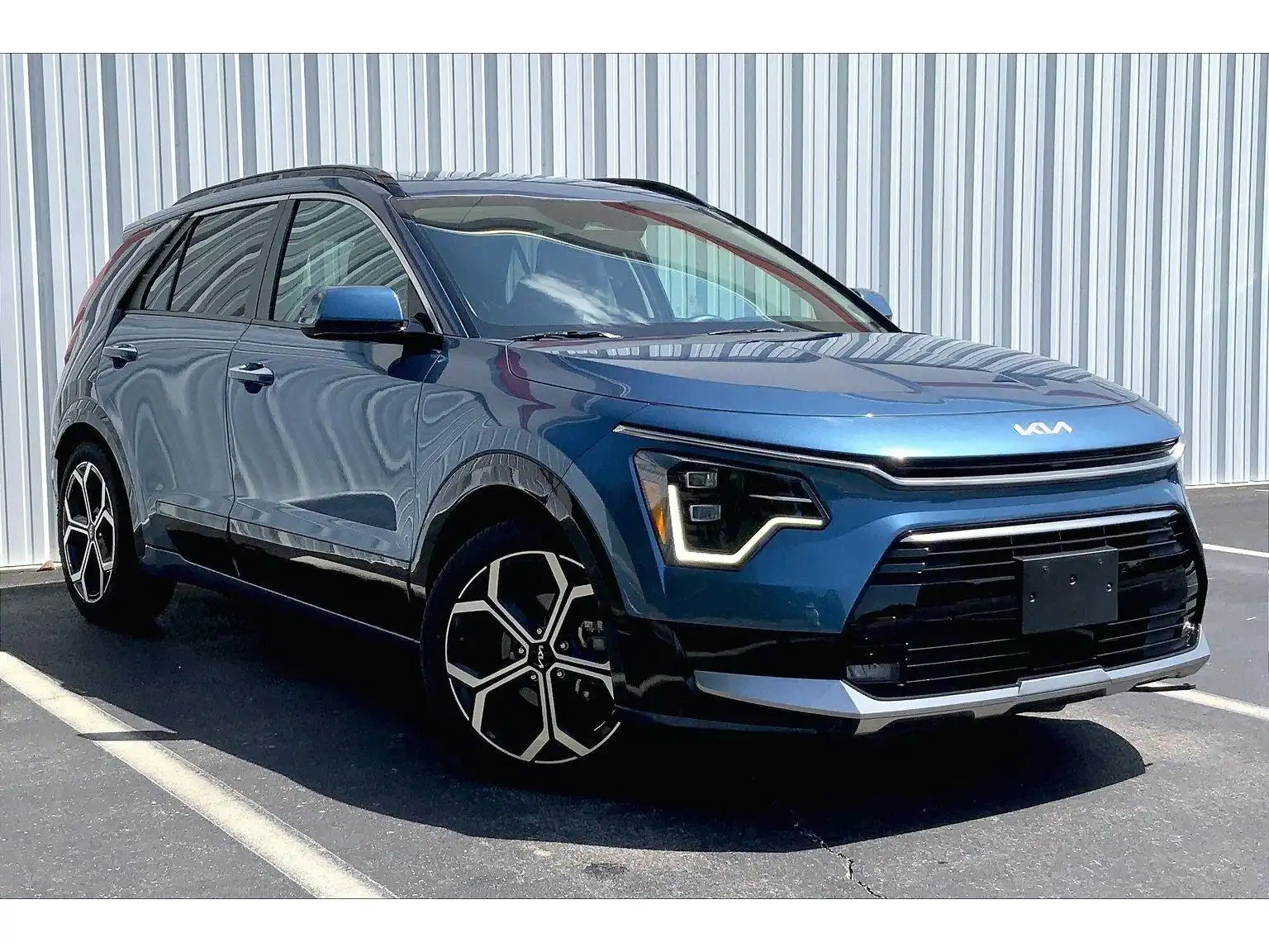 2023 Kia Niro Hybrid Touring SX's photo