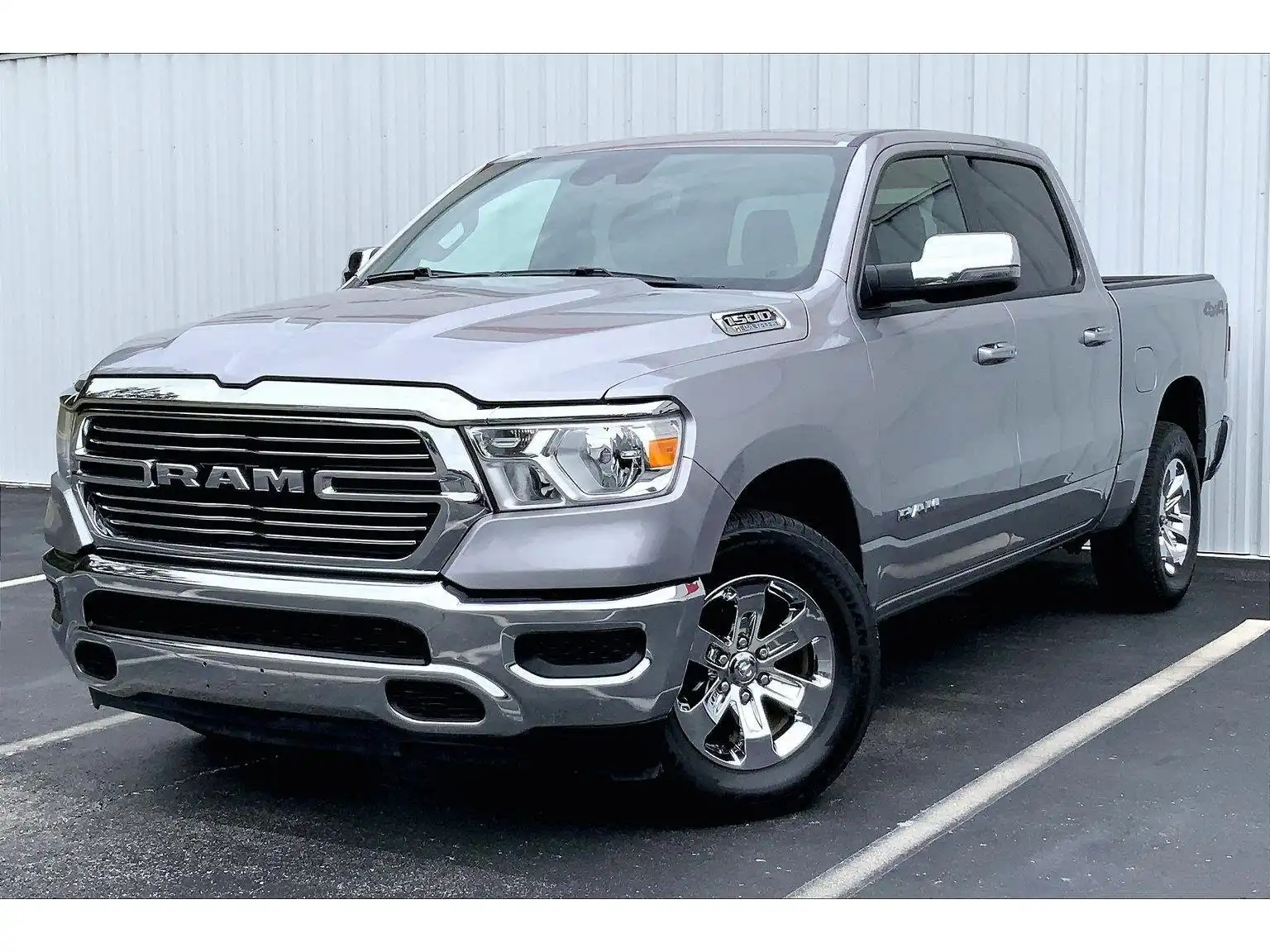2024 RAM 1500 Laramie 4x4 Crew Cab 5'7's photo