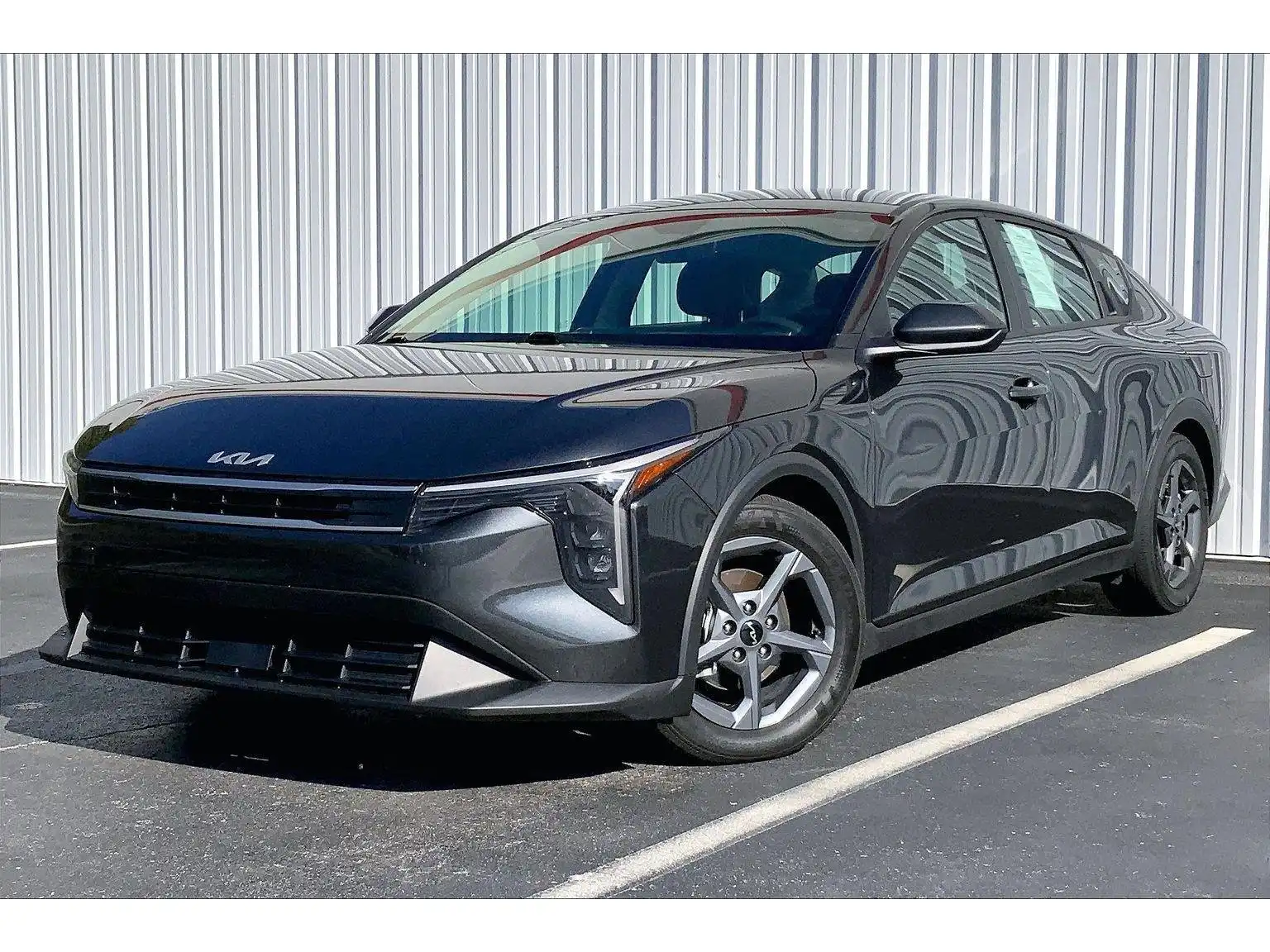 2025 Kia K4 LXS Auto's photo