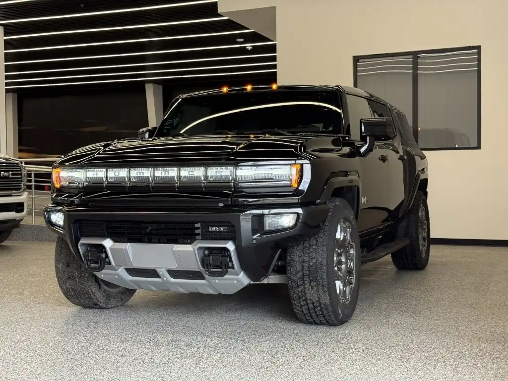 2025 GMC Hummer EV 3X SUV's photo