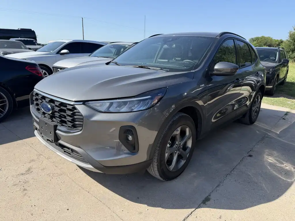 2025 Ford Escape ST-Line Select AWD 2.0L's photo
