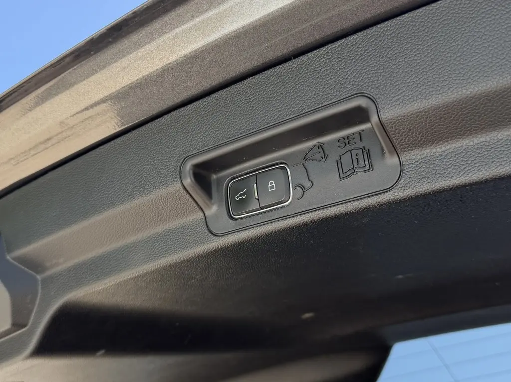 2020 Ford Explorer ST 4WD photo 5