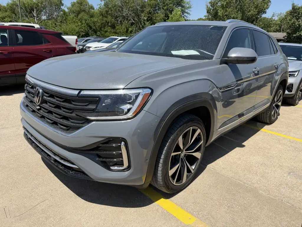 2024 Volkswagen Atlas Cross Sport 2.0T SEL Premium R-Line 4MOTION's photo