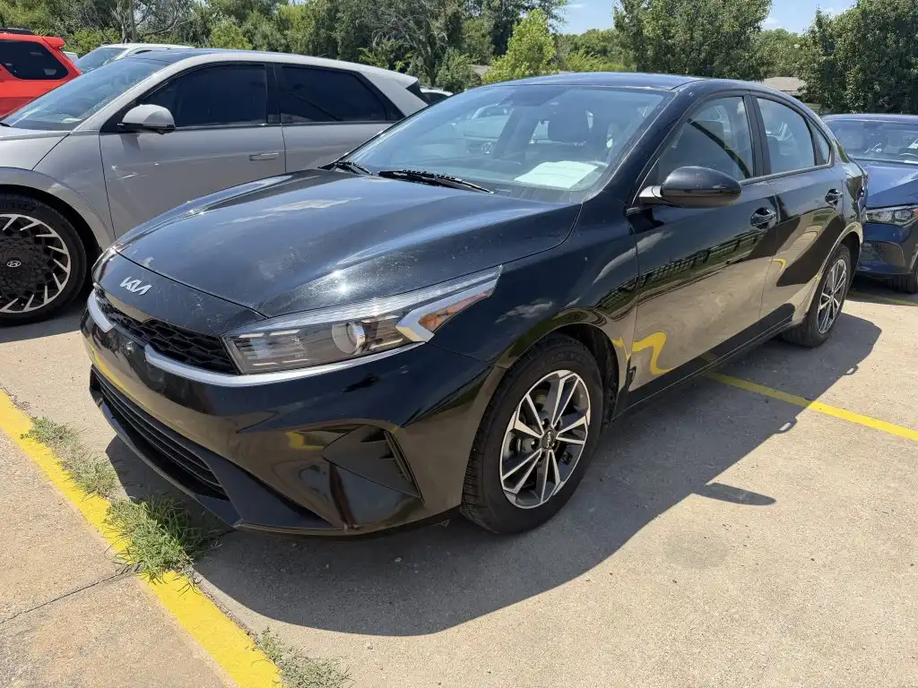 2023 Kia Forte LXS AT's photo