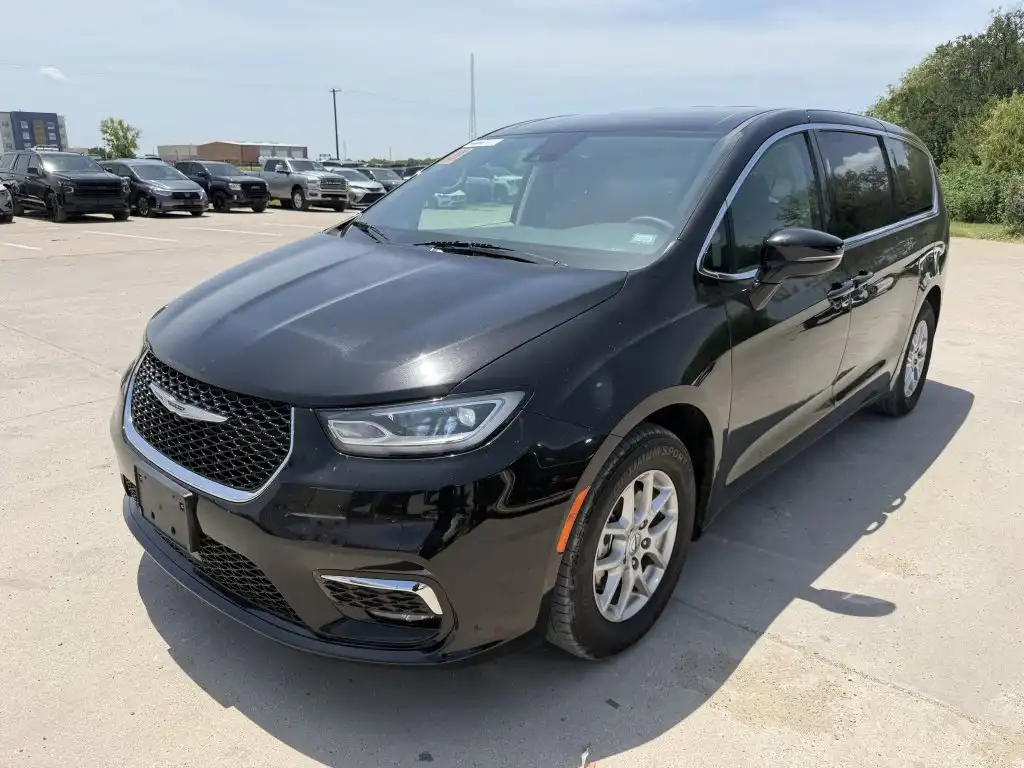 2024 Chrysler Pacifica Touring L's photo
