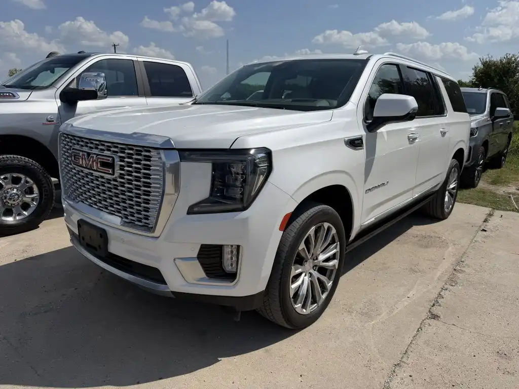 2023 GMC Yukon Denali AWD's photo