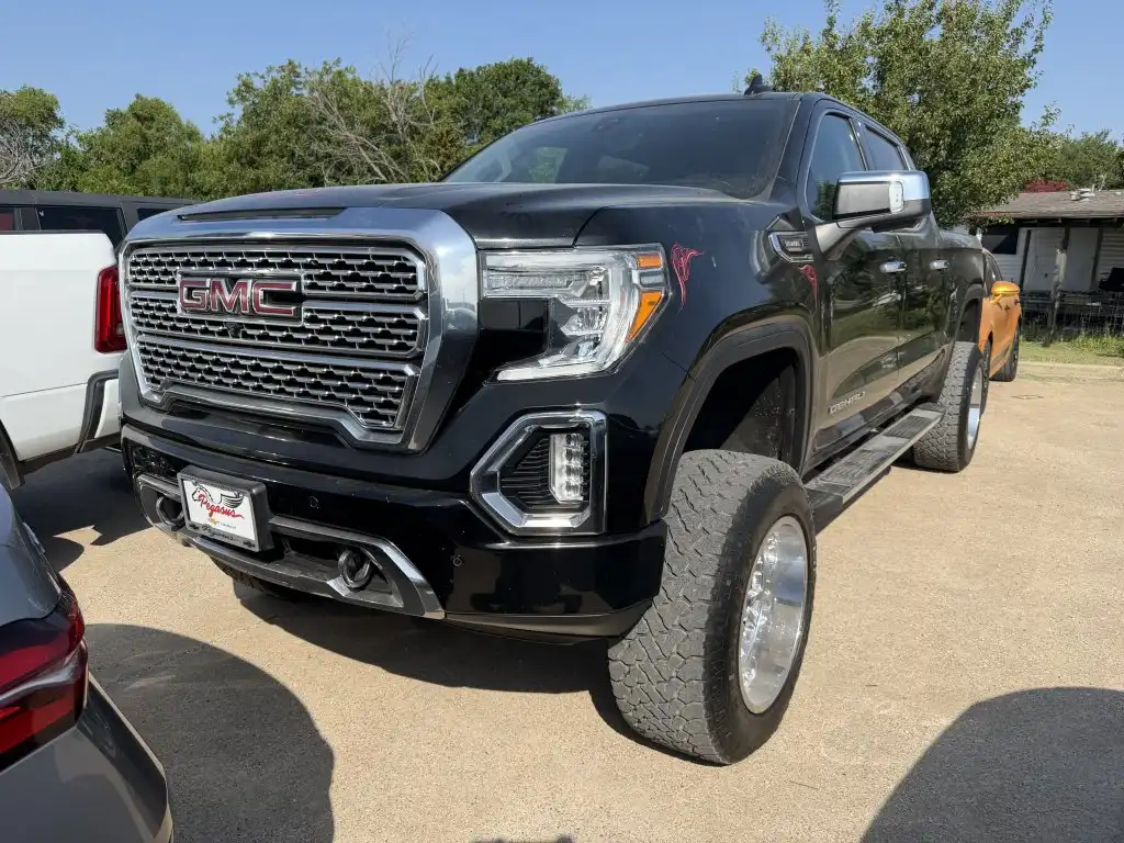 2020 GMC Sierra 4WD Crew Cab Short Box Denali's photo