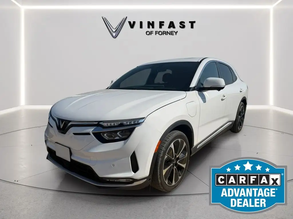 2023 VinFast VF 8 Standard Range photo 1