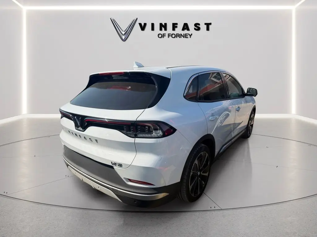 2023 VinFast VF 8 Standard Range photo 3