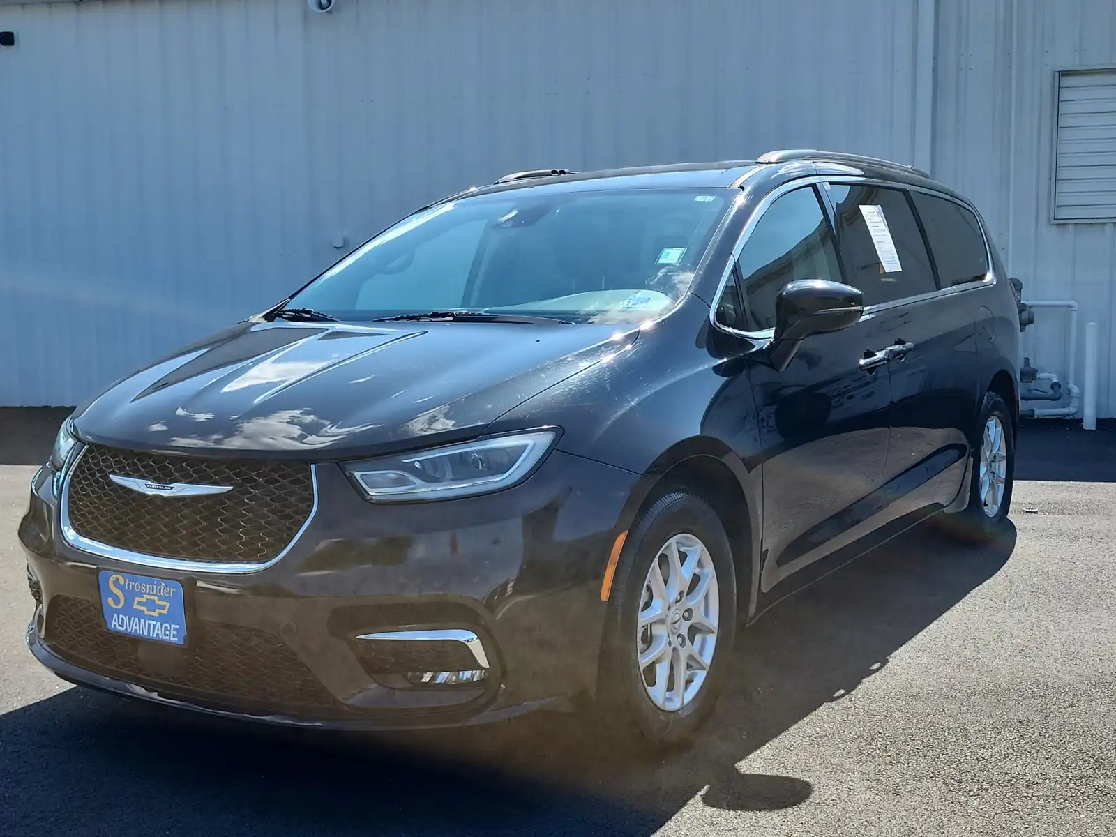 2022 Chrysler Pacifica Touring L's photo