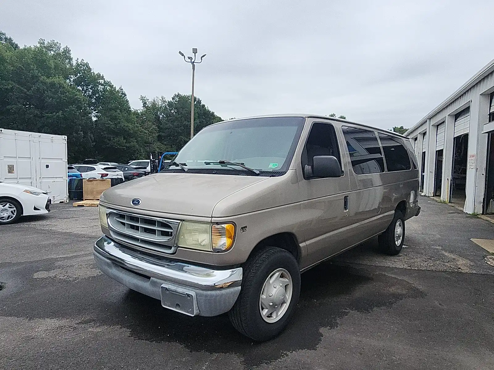 2002 Ford E-Series E-350 XL Super Duty Extended's photo