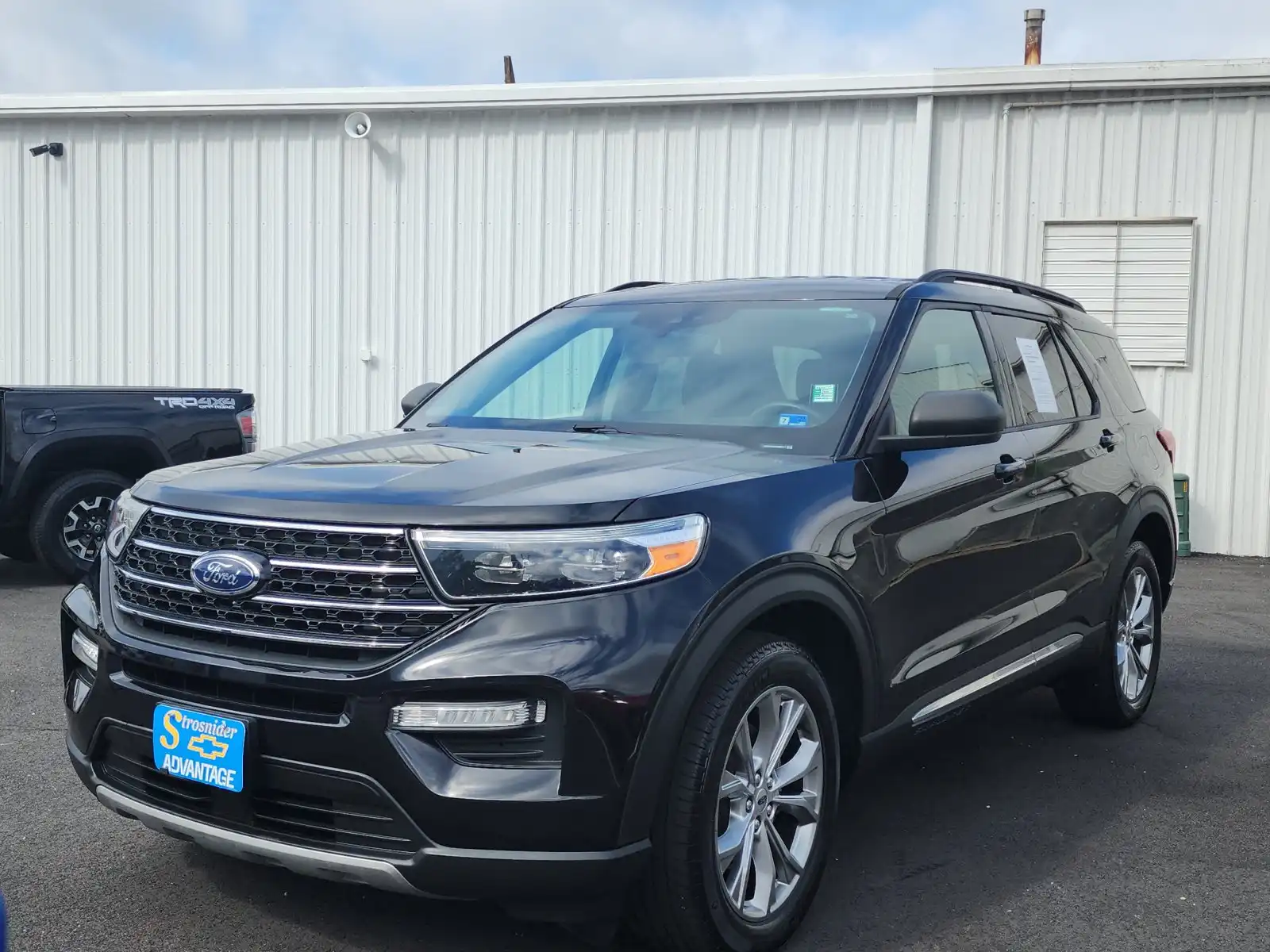 2021 Ford Explorer XLT 4WD's photo