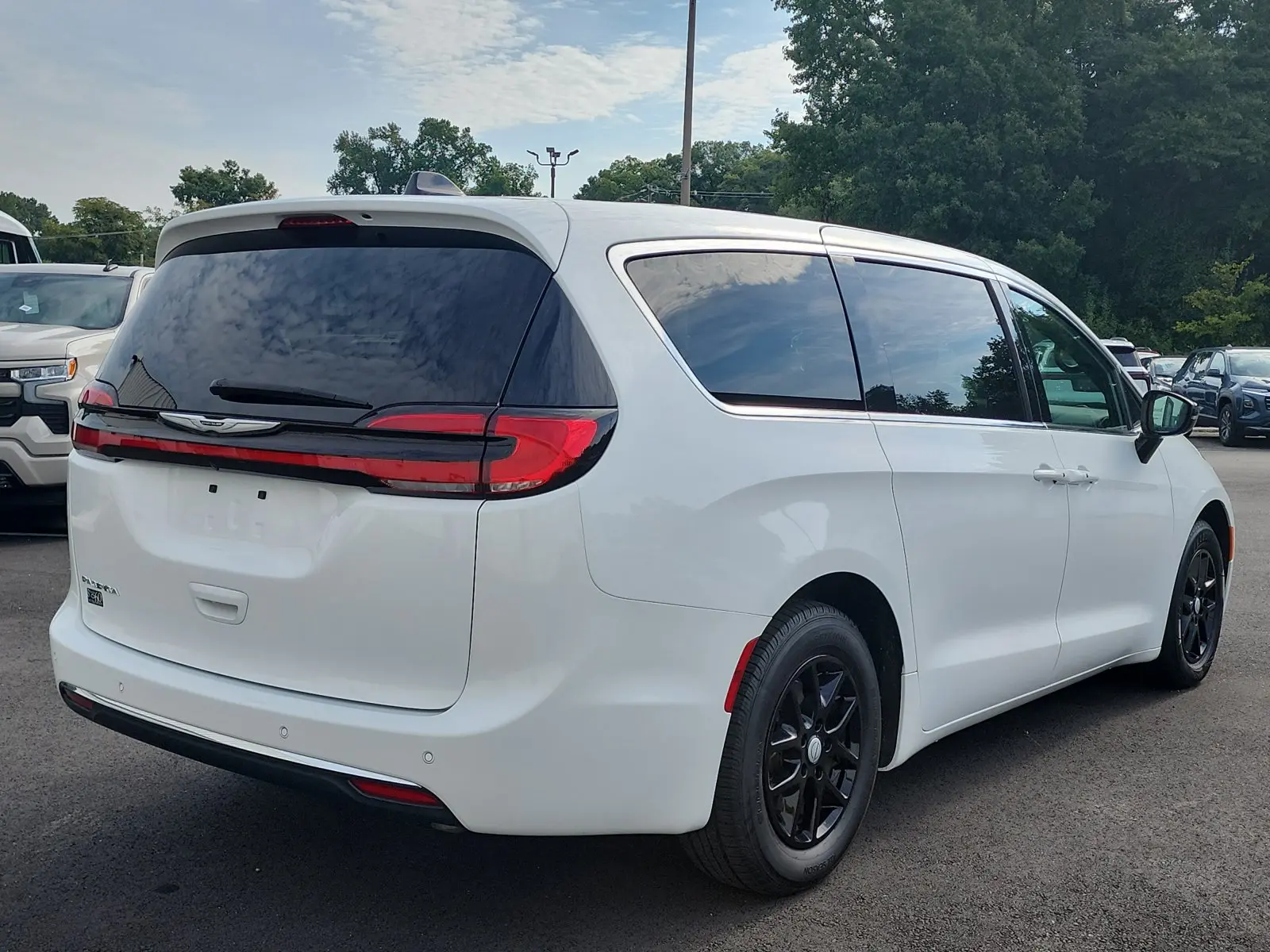 2025 Chrysler Pacifica Select photo 5