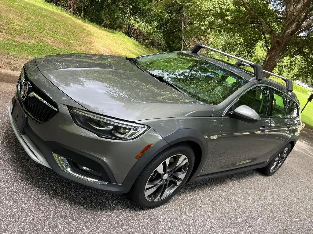 2018 Buick Regal Essence AWD's photo
