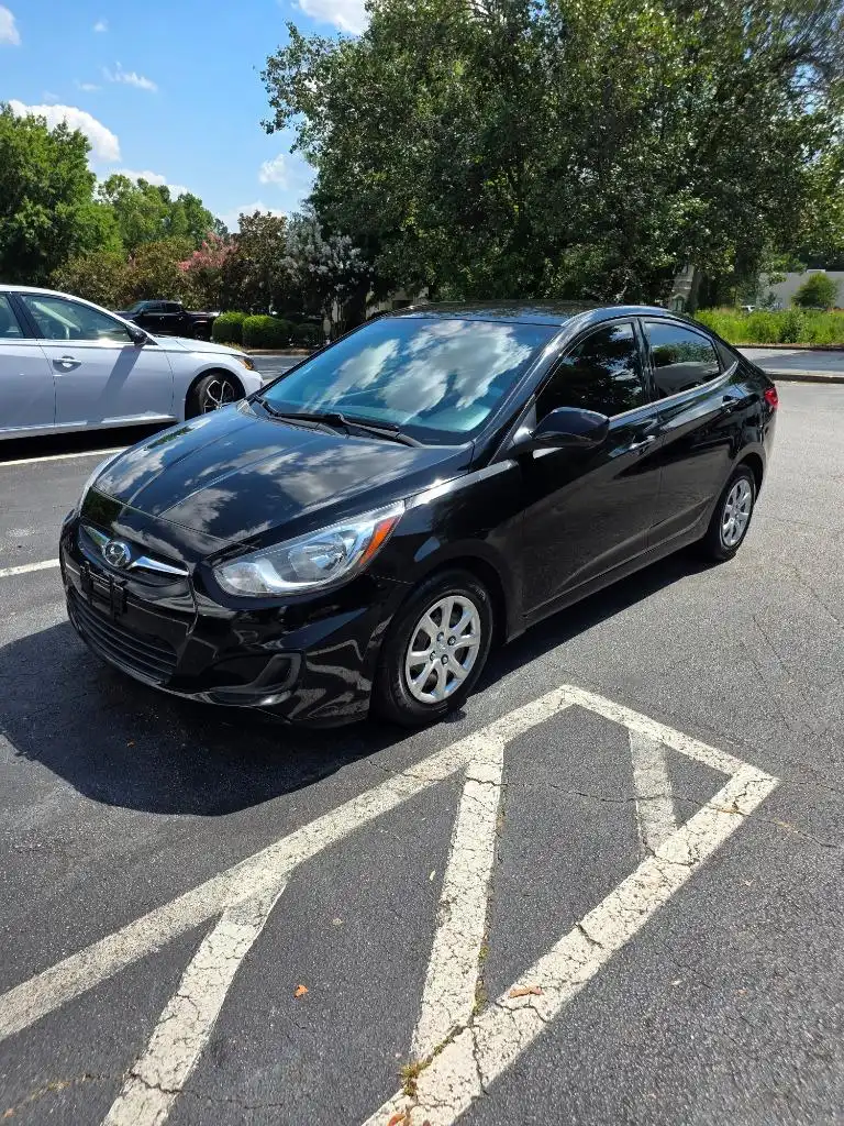 2013 Hyundai Accent GLS 4-Door 6-Speed Automatic's photo