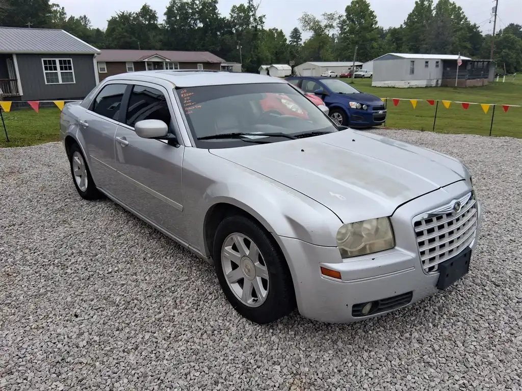 2005 Chrysler 300 Touring's photo