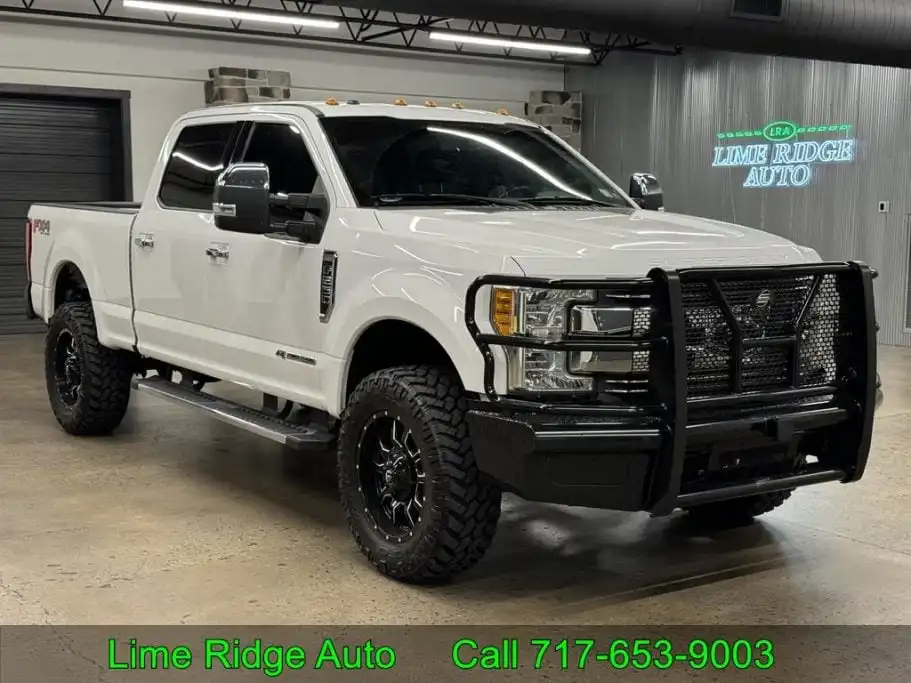 2017 Ford F-250 Lariat 4WD Crew Cab 8' Box's photo