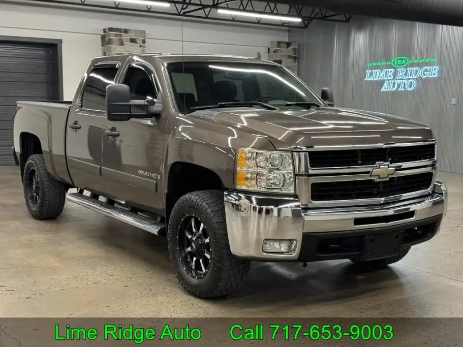2007 Chevrolet Silverado HD 1LT 4WD Crew Cab SWB's photo