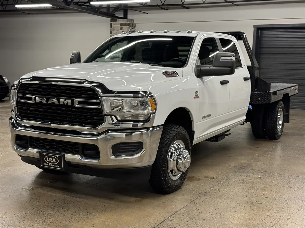 2024 RAM 3500 SLT 4X4 Crew Cab photo 4
