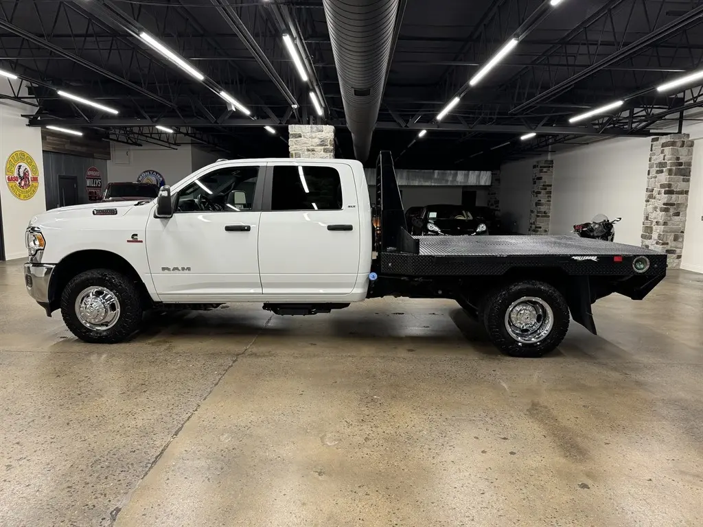 2024 RAM 3500 SLT 4X4 Crew Cab photo 5