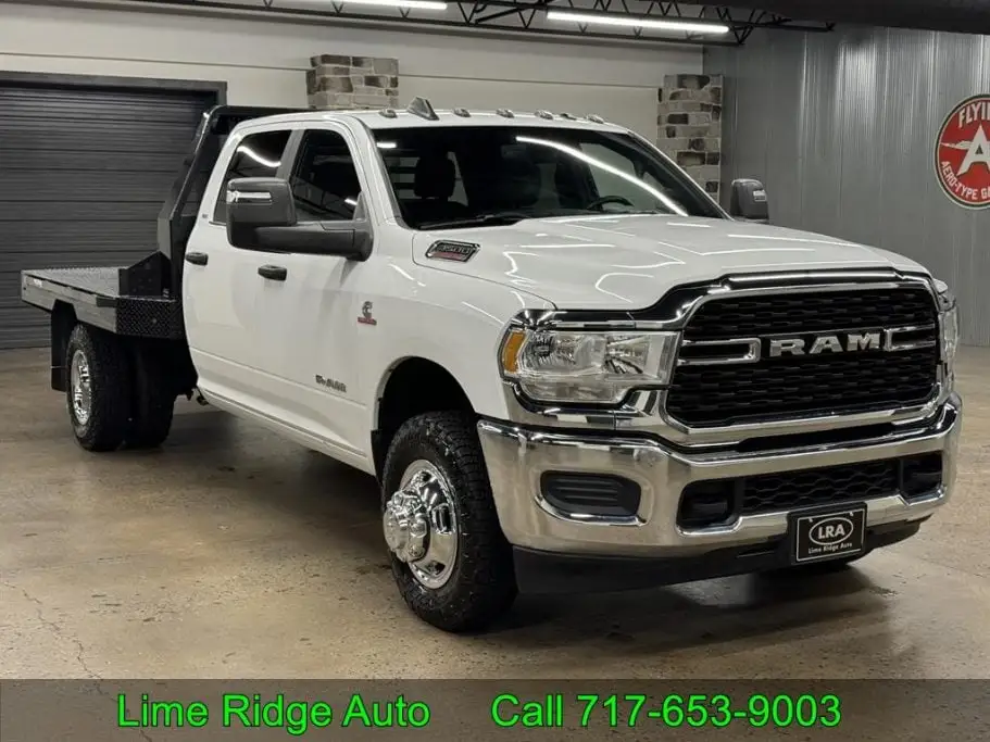2024 RAM 3500 SLT 4X4 Crew Cab photo 1