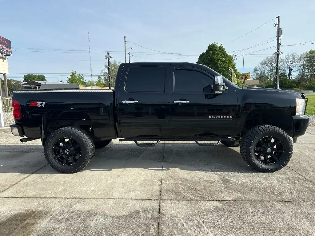 2010 Chevrolet Silverado 1500 LT 4WD Crew Cab's photo