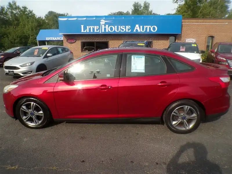 2014 Ford Focus SE Sedan's photo