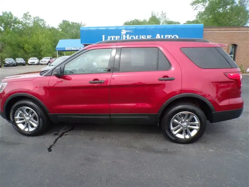 2017 Ford Explorer Base 4WD's photo