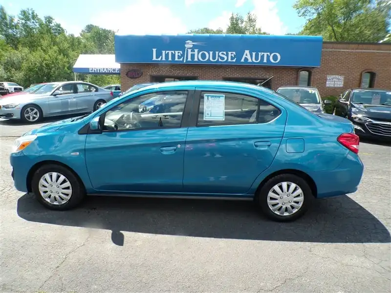 2019 Mitsubishi Mirage ES CVT's photo