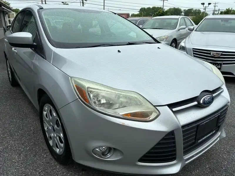 2012 Ford Focus Sedan SE's photo