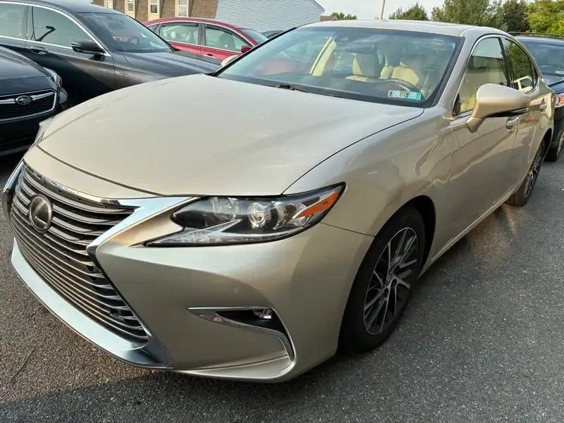 2017 Lexus ES 350 350's photo