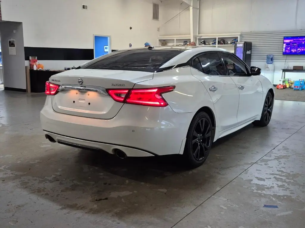 2017 Nissan Maxima Platinum photo 3