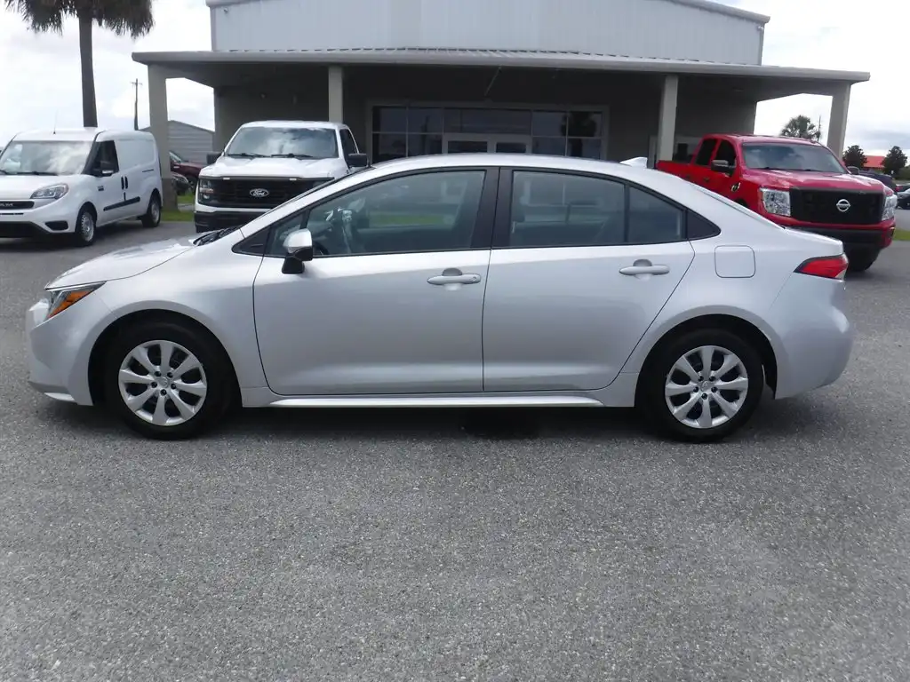 2025 Toyota Corolla LE CVT's photo