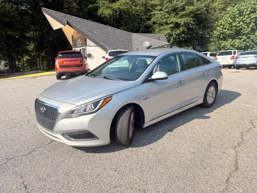 2017 Hyundai Sonata Base photo 3