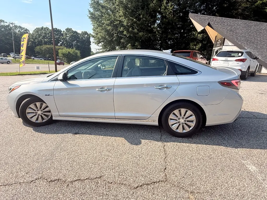 2017 Hyundai Sonata Base photo 5