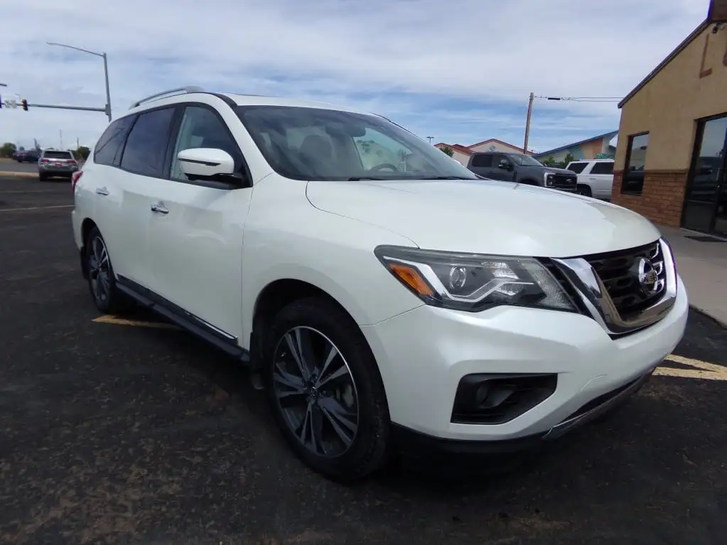 2017 Nissan Pathfinder Platinum FWD's photo