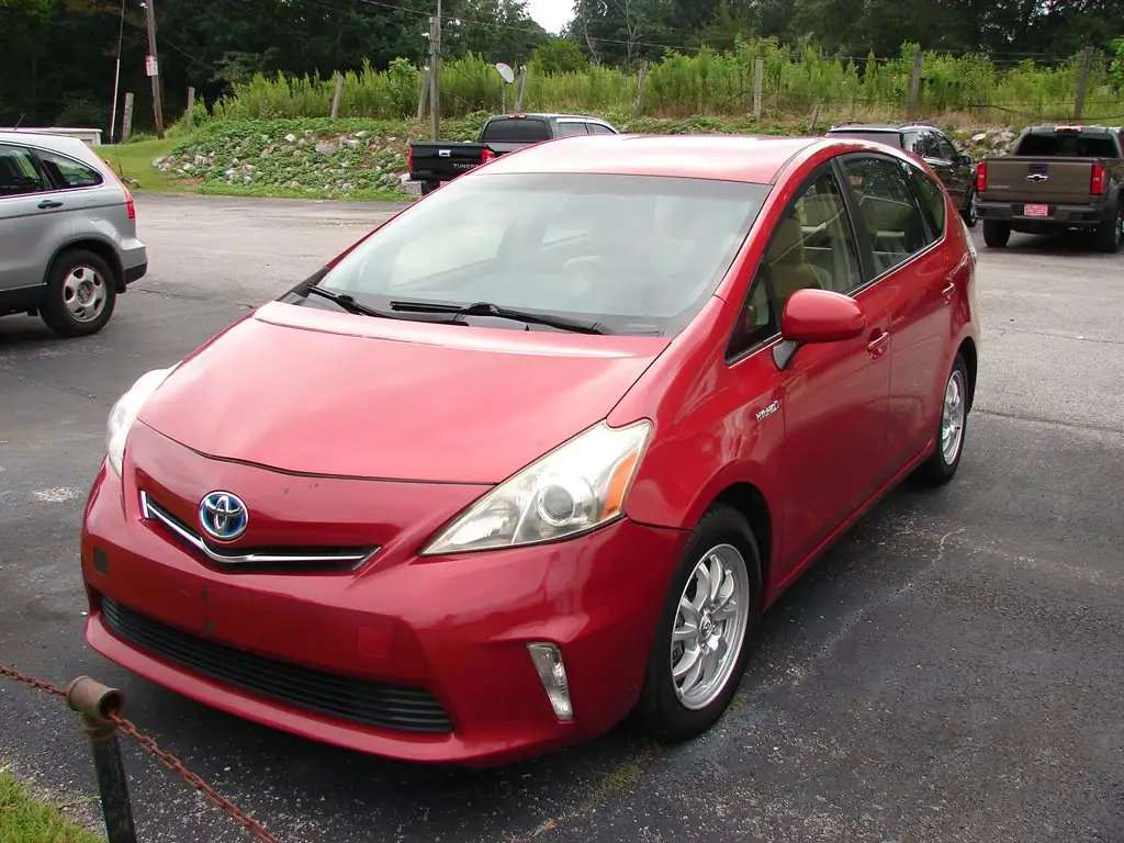 2014 Toyota Prius v Three photo 1