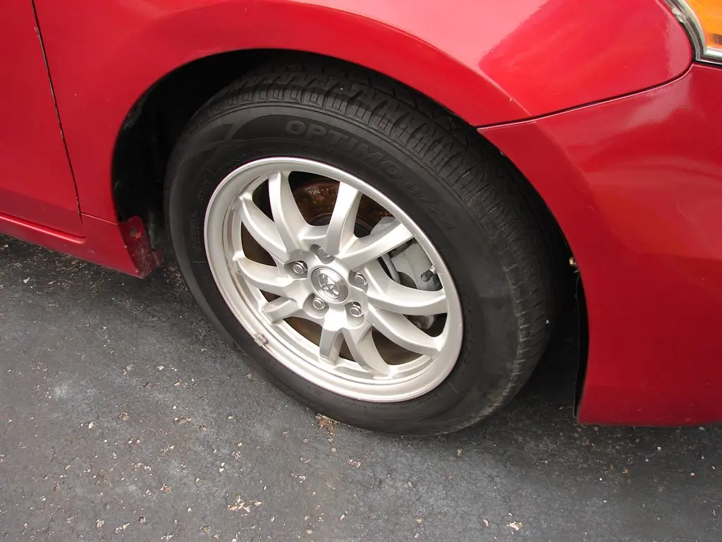 2014 Toyota Prius v Three photo 3