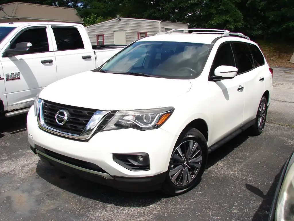 2018 Nissan Pathfinder SV 4WD's photo