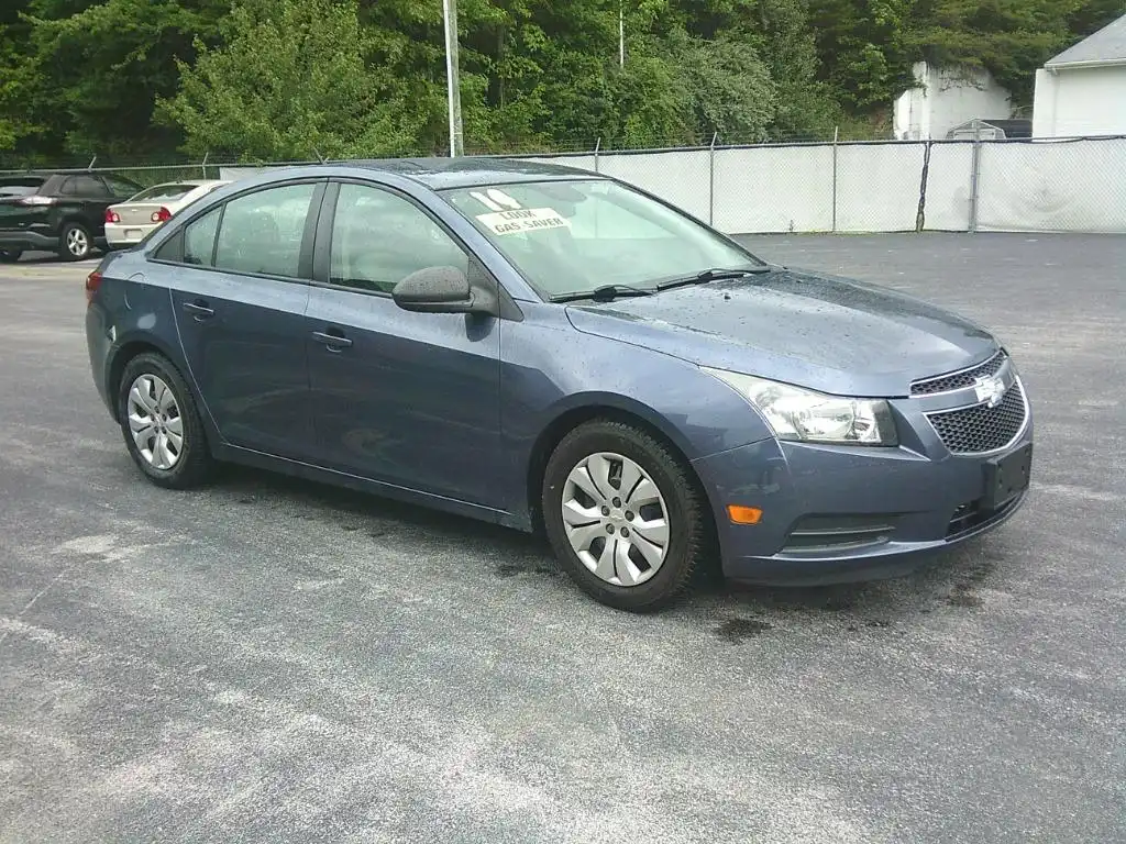 2014 Chevrolet Cruze LS Auto's photo