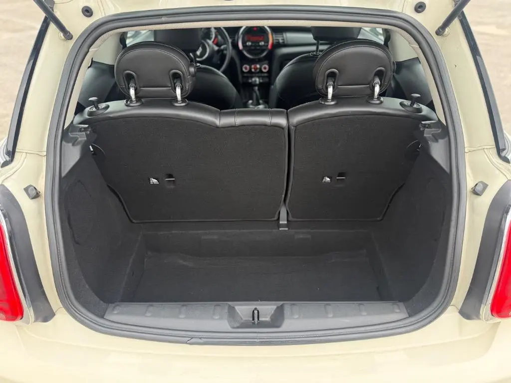 2016 MINI Cooper Base photo 4