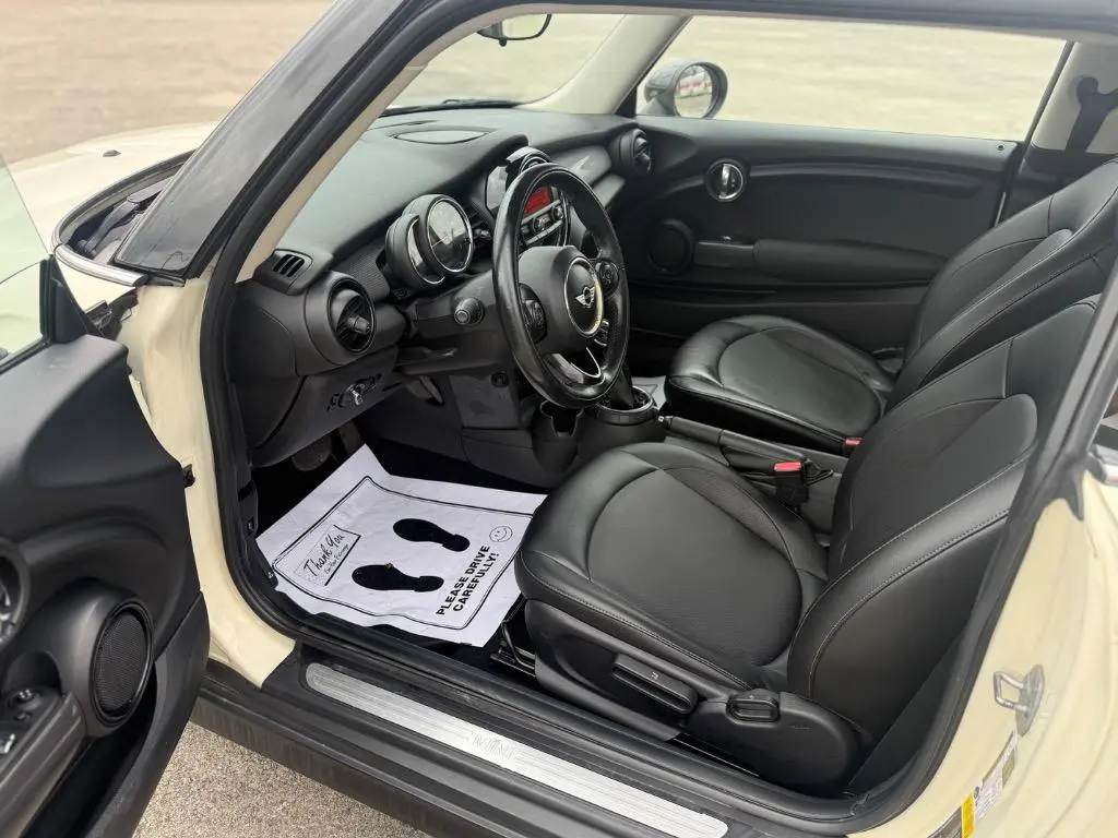 2016 MINI Cooper Base photo 5