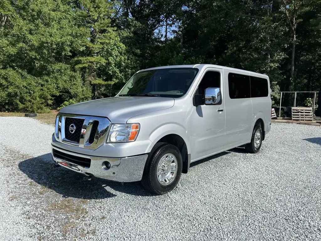 2016 Nissan NV 3500 SL V8's photo