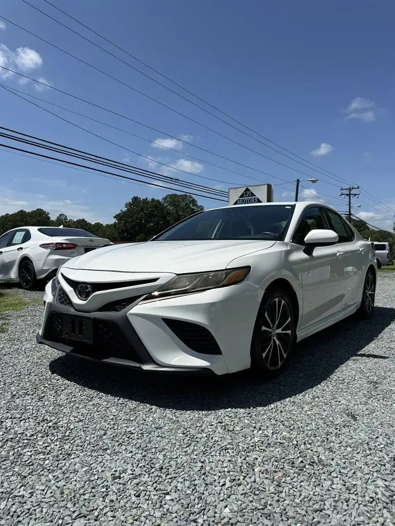 2020 Toyota Camry 2.5 Auto SE's photo