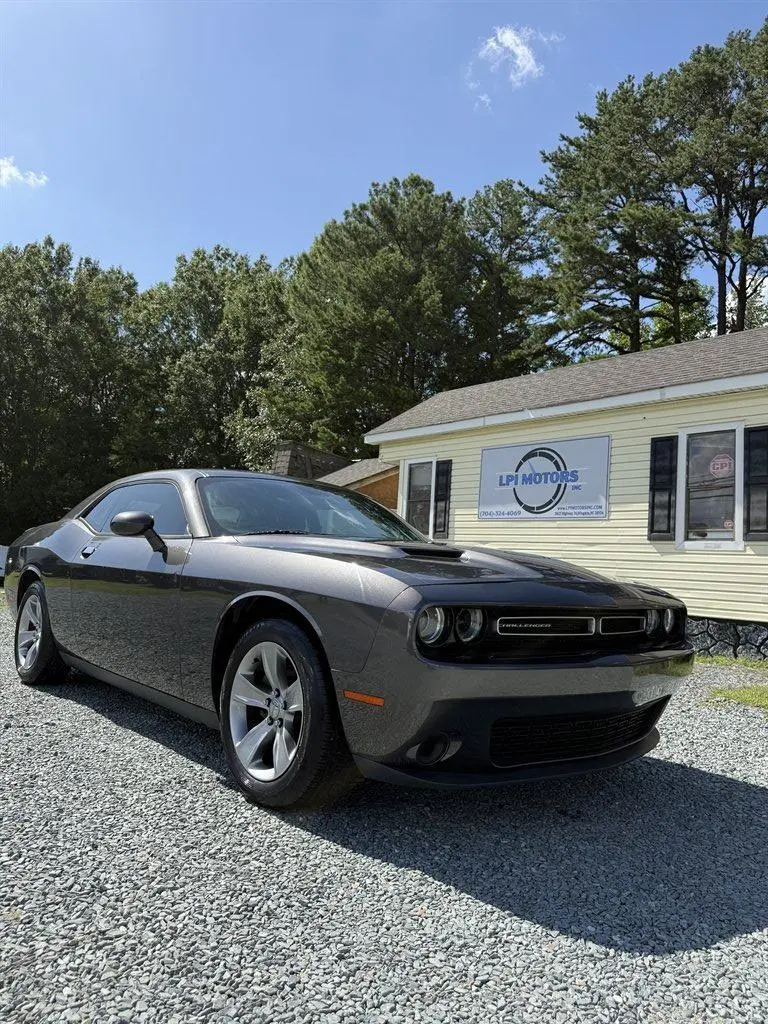 2019 Dodge Challenger SXT Auto photo 4
