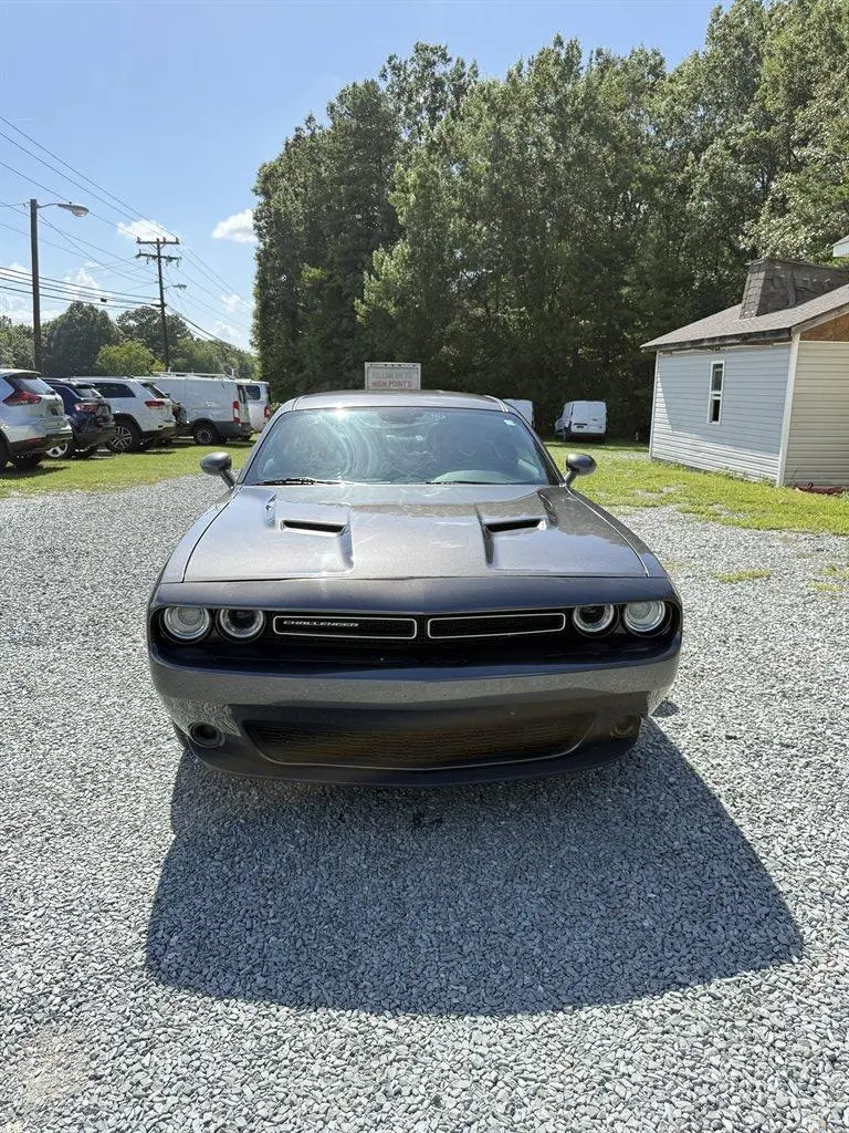 2019 Dodge Challenger SXT Auto photo 5