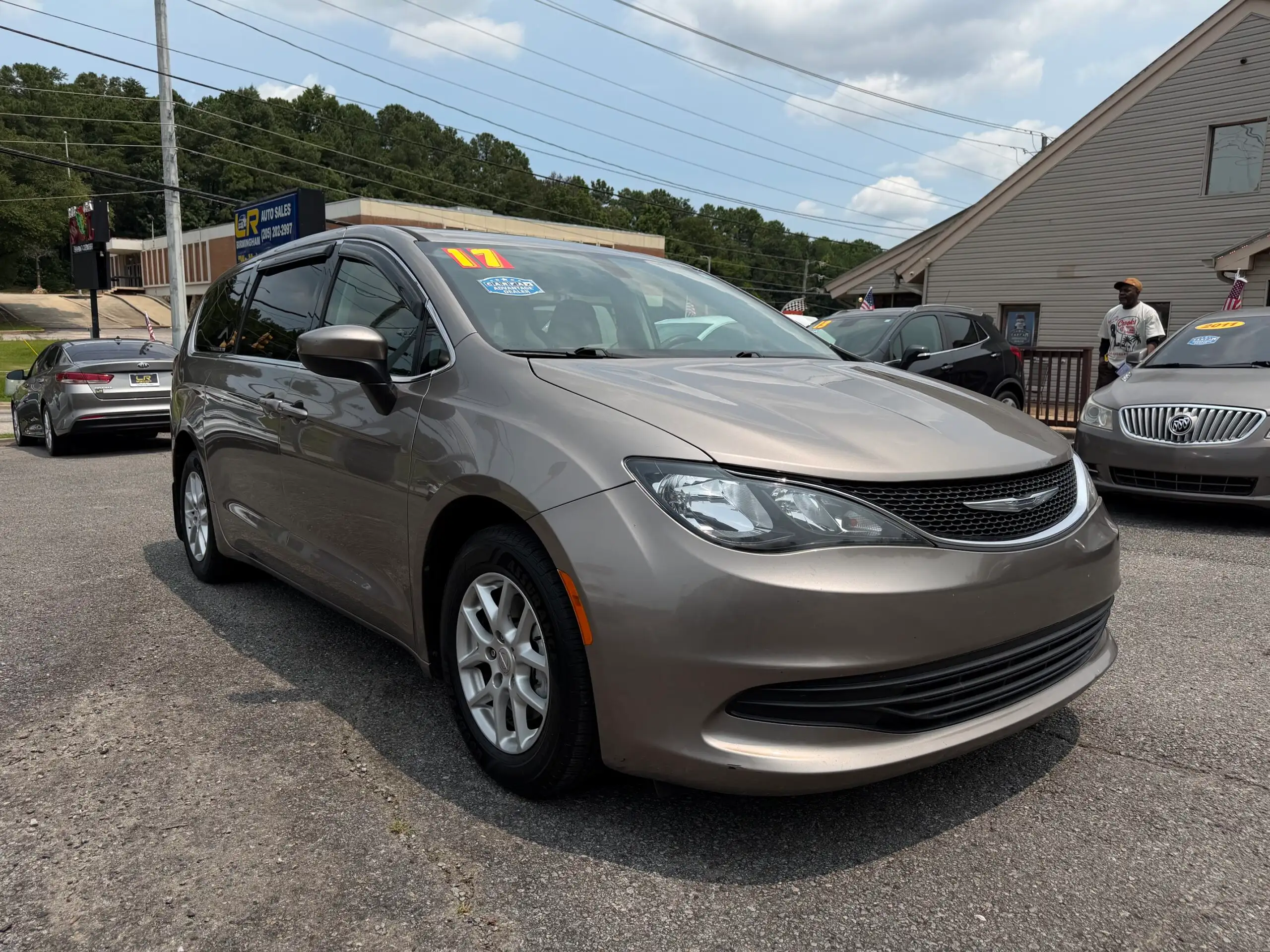 2017 Chrysler Pacifica Touring's photo