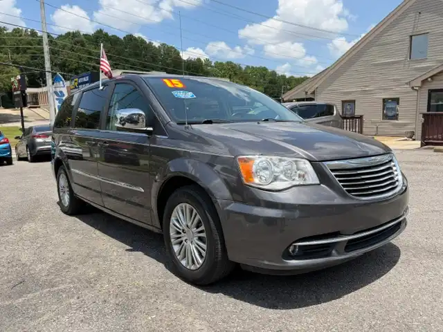 2015 Chrysler Town & Country Touring-L's photo