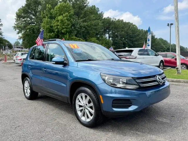 2017 Volkswagen Tiguan Limited 2.0T 4Motion's photo