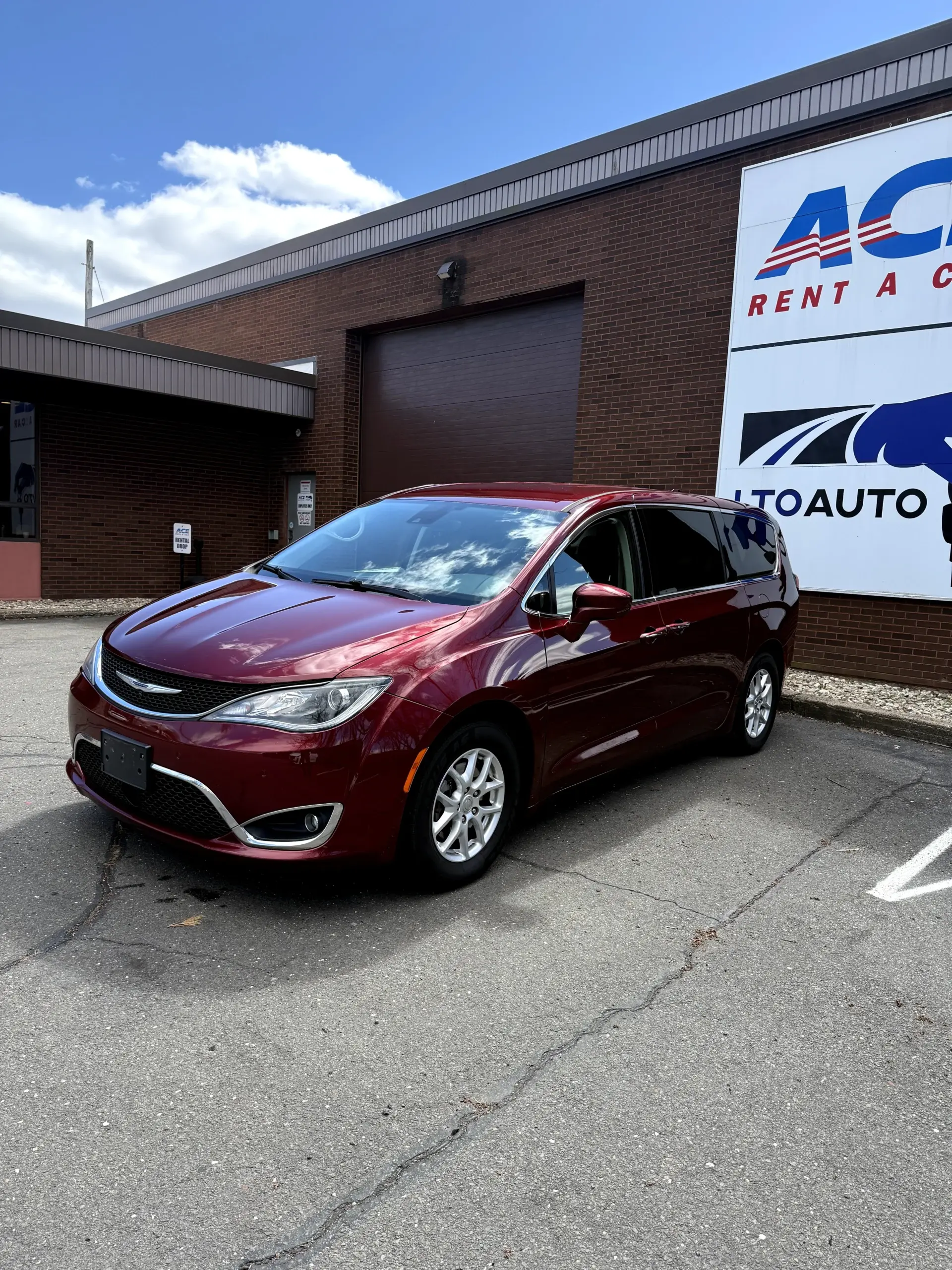 2020 Chrysler Pacifica Touring photo 3